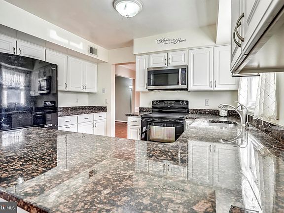 5th image of 17105 Amity Dr