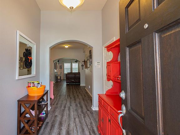 Beautiful Spacious Foyer leads you into this comfortable family home!