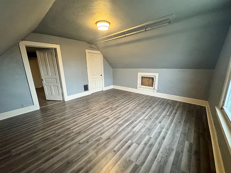 1120 Spruce St — Photo 11