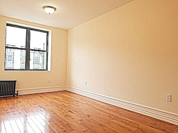 3rd image of 25 Eastern Pkwy APT 2B
