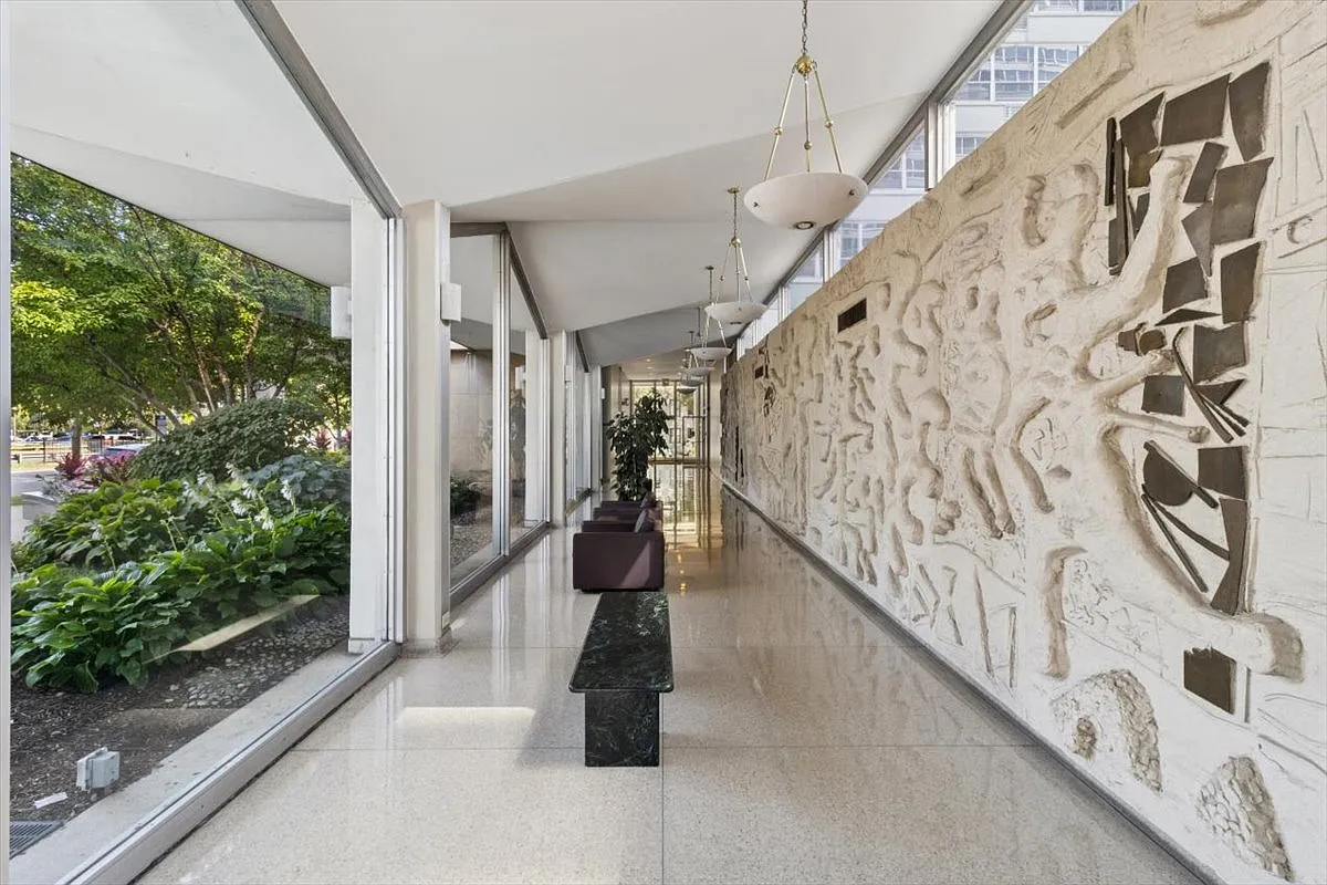 Building Photo - 3550 N Lake Shore Dr #1712