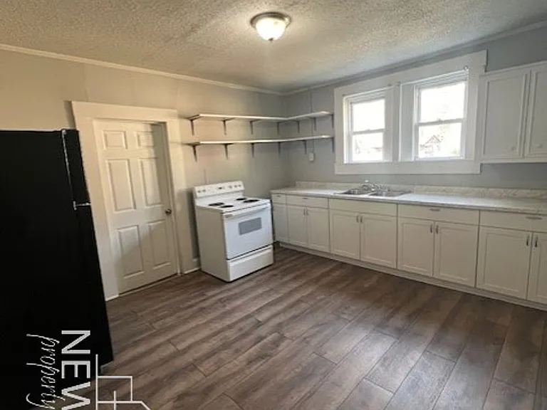 458 Arch St — Photo 2