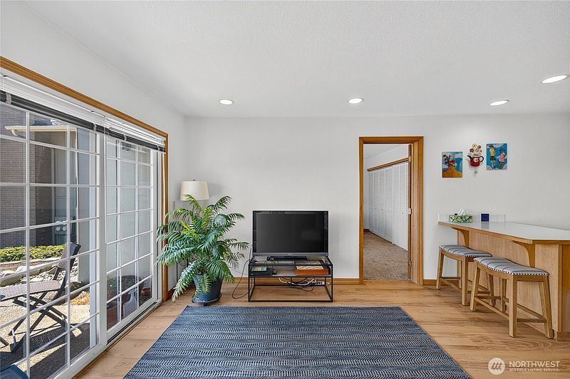 5th image of 1710 SKYLINE Way #101