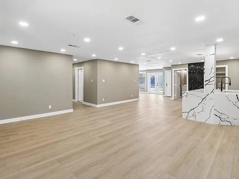 10711 Cromwell Dr — Photo 11