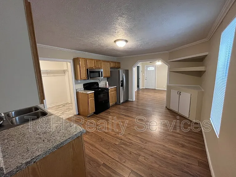 1551 W New York St — Photo 10
