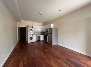 1635 S Broad St #1R, Philadelphia, PA 19148