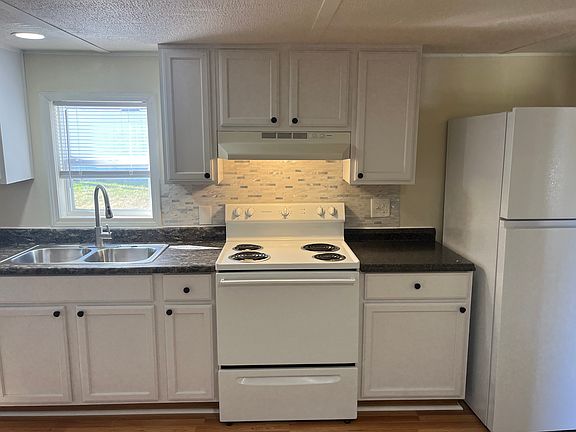 2nd image of 15 Stedman Ln