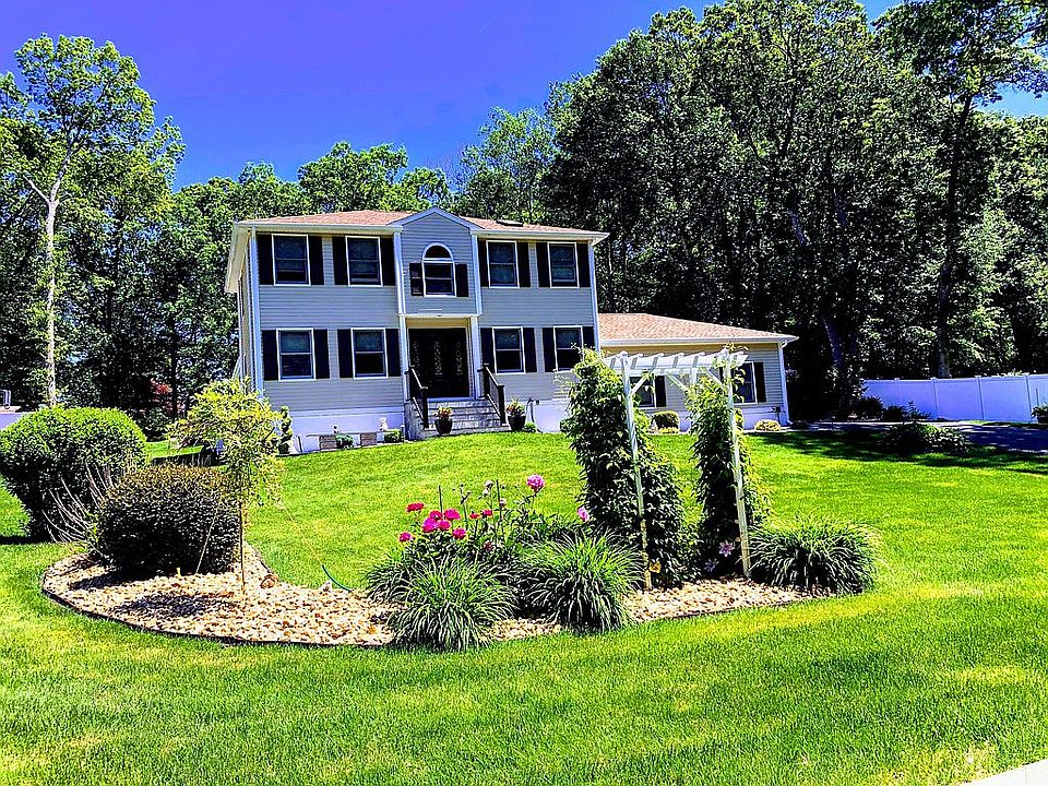 2nd image of 32 Hickory Ln