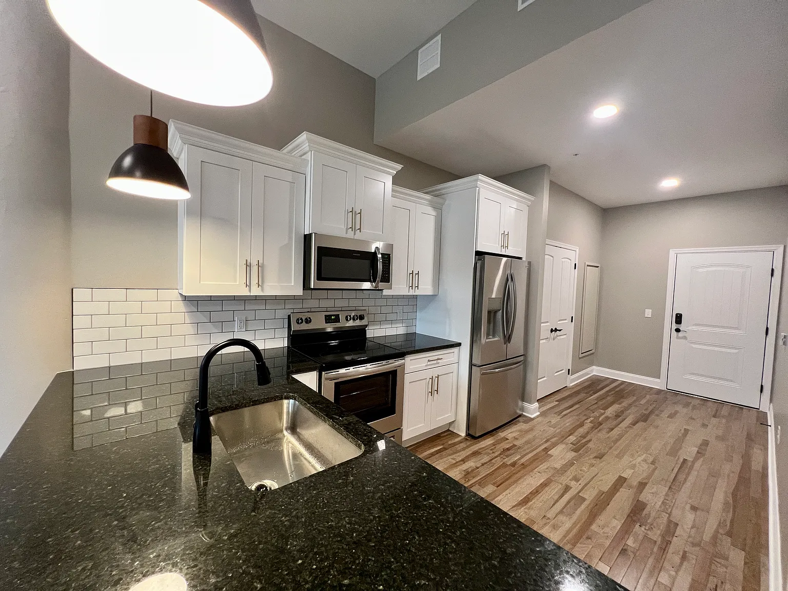 2 bed, 1292 sqft, $2,250 — Photo 2