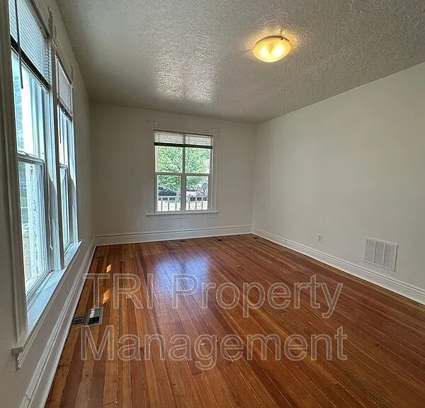 1526 9th Ave #4 — Photo 4