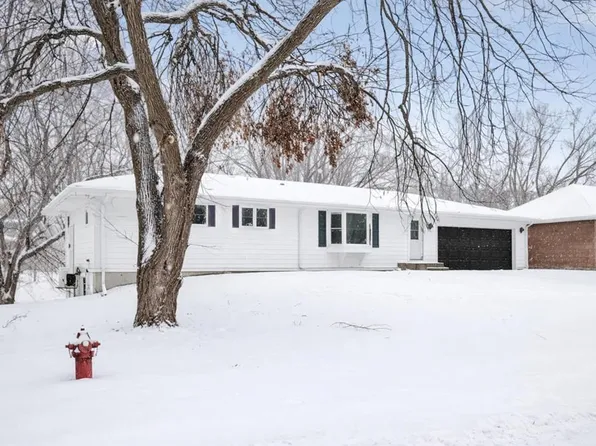 10920 Oak Knoll Ter N, Minnetonka, MN 55305