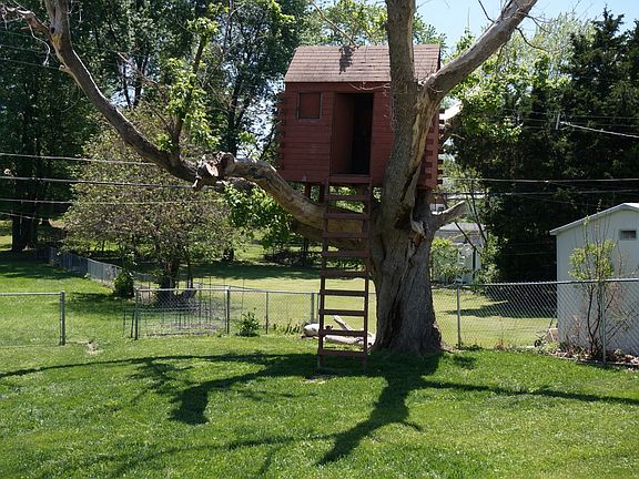 4th image of 9236 Southview Ln
