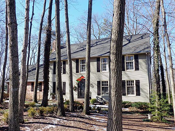 2nd image of 14 Wooded Dr