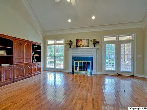 5th image of 2703 Treyburne Ln SE