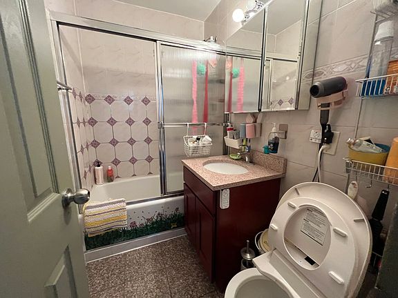 5th image of 38-25 Parsons Blvd #2