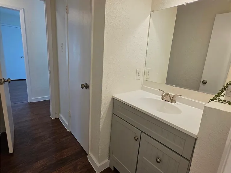 6919 Shannon Dr — Photo 8