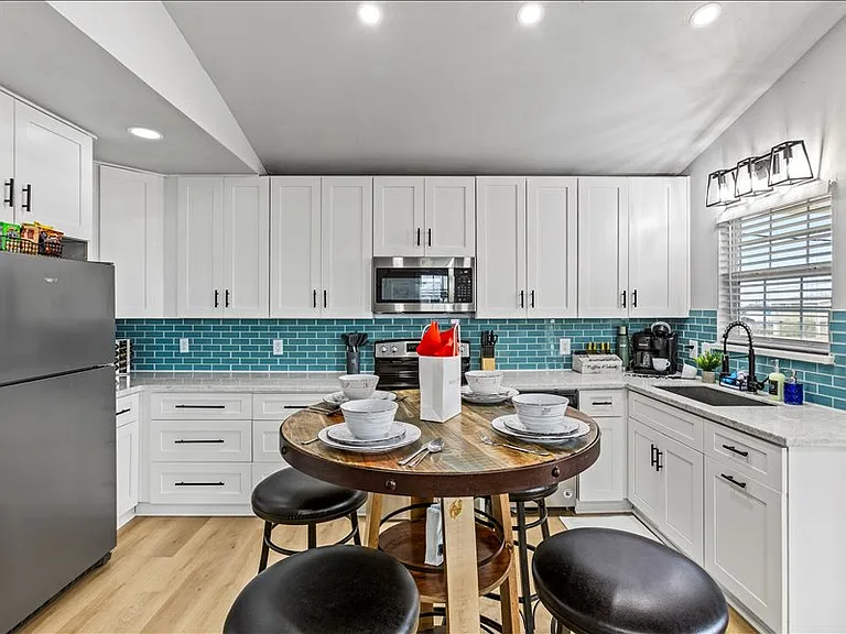 252 Flamingo St — Photo 10