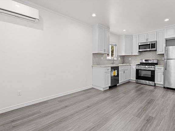 2nd image of 1205 1/2 E Acacia Ave