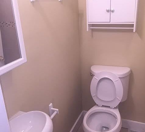 4th image of 425 N Budd St