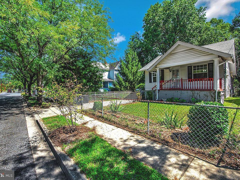 1st image of 4007 Parkwood St