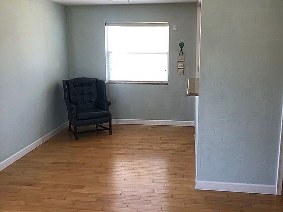 3rd image of 819 Patricia Ln