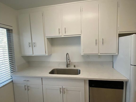 4th image of 4741 Clybourn Ave #3