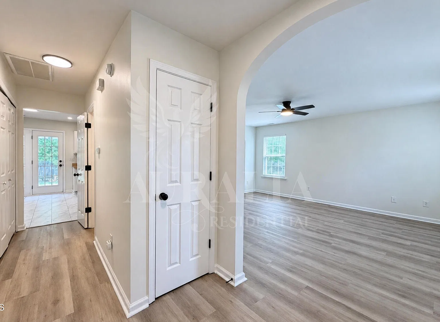 3 bed, 2.5 bath, 1500 sqft, $2,300 — Photo 4