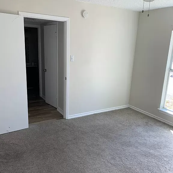 1403 Jackson Keller Rd — Photo 13