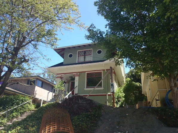 710 Summit Ave E, Seattle, WA 98102