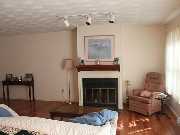 5th image of 128 Laurelwood Dr
