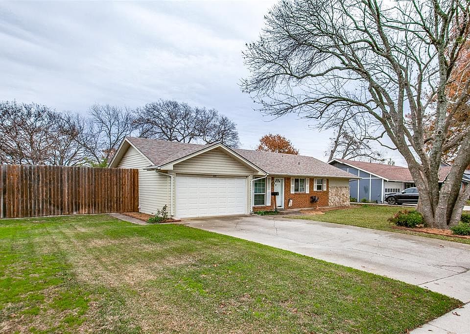 1st image of 120 Wake Dr