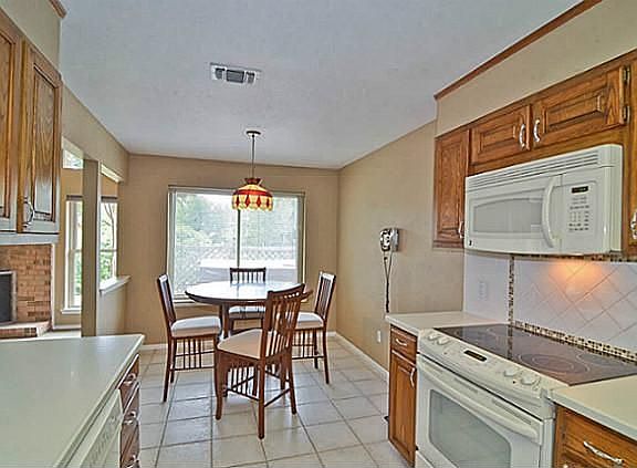 3rd image of 7505 Trailridge Ct