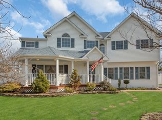 171 Cedar Ln, Babylon, NY 11702