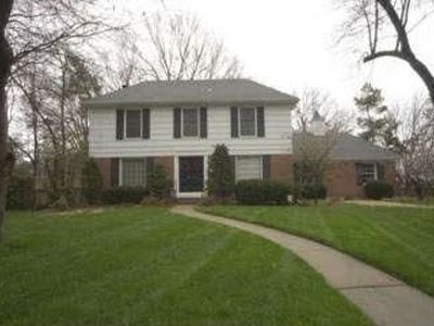 9321 Alhambra St, Prairie Village, KS, 66207