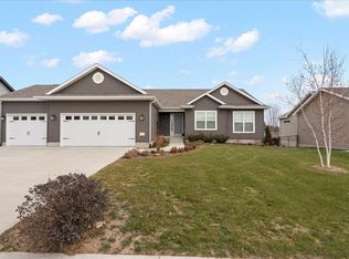 5410 Red Oak Ln, Cedar Falls, IA 50613