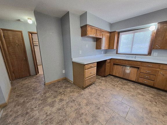 5th image of 237 Miriam Dr APT B
