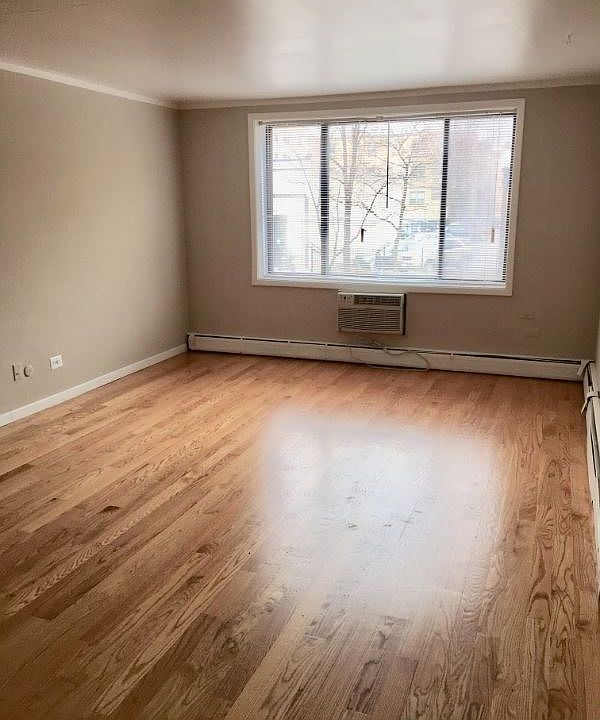 1st image of 1514 W Morse Ave