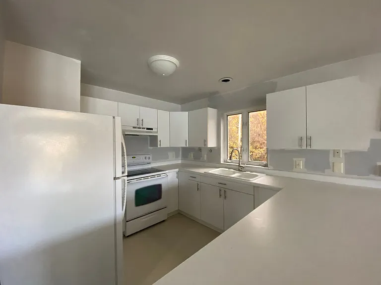 416 E 3rd St #&-418 — Photo 3