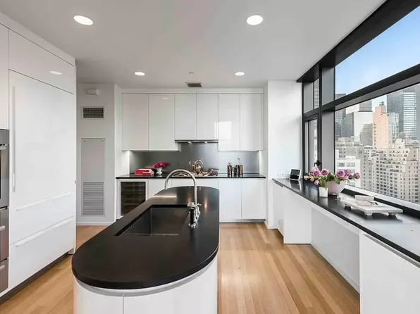 50 United Nations Plaza image 11 of 26