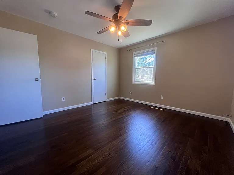 228 Windsor Ave — Photo 21