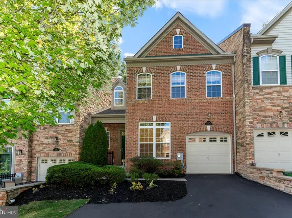 3132 Woodsedge Dr, Garnet Valley, PA 19060