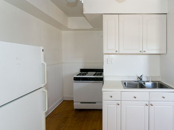 3rd image of 4409 N Kenneth Ave #B5
