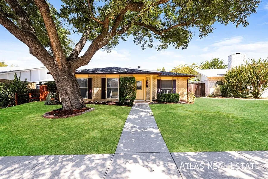 2021 Christie Ln