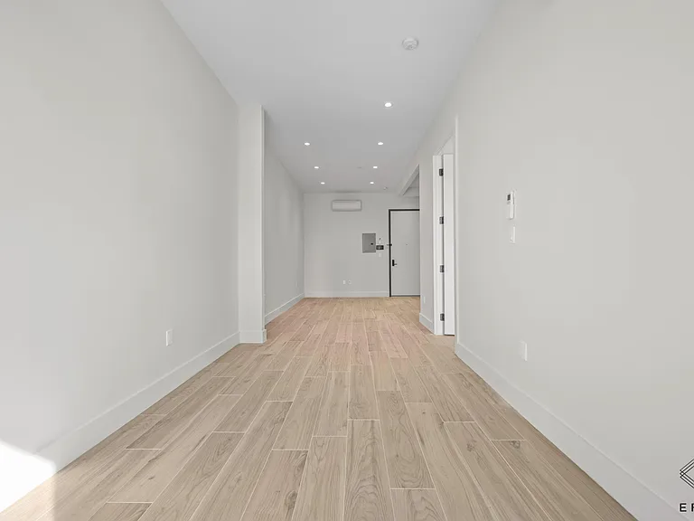 1118 Rogers Ave #3L — Photo 5