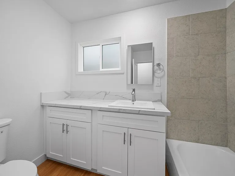 1114 W Balboa Blvd — Photo 12
