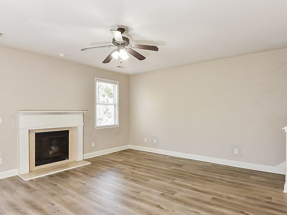 4th image of 921 Lakeside Ct