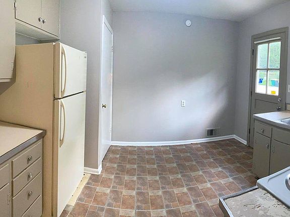 3rd image of 6626 Floyd St