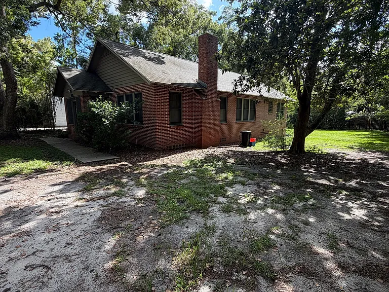 402 NW 20th St — Photo 2