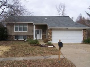 5209 Trailoaks Dr, Florissant, MO 63033