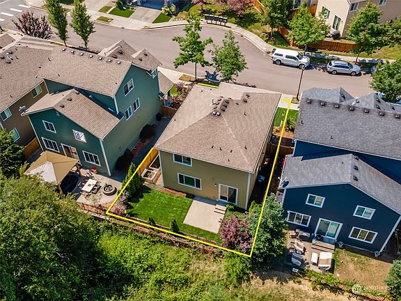 3rd image of 4018 Cameron Drive NE